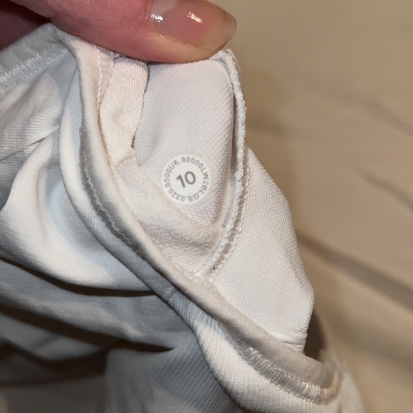 Lululemon longer line crop top/sports bra - Picture 6 of 6